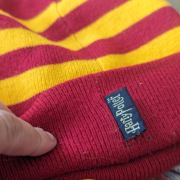 HARRY POTTER HAT AND SCARF SET LIKE NEW MAKE OFFER - Picture 2 of 3